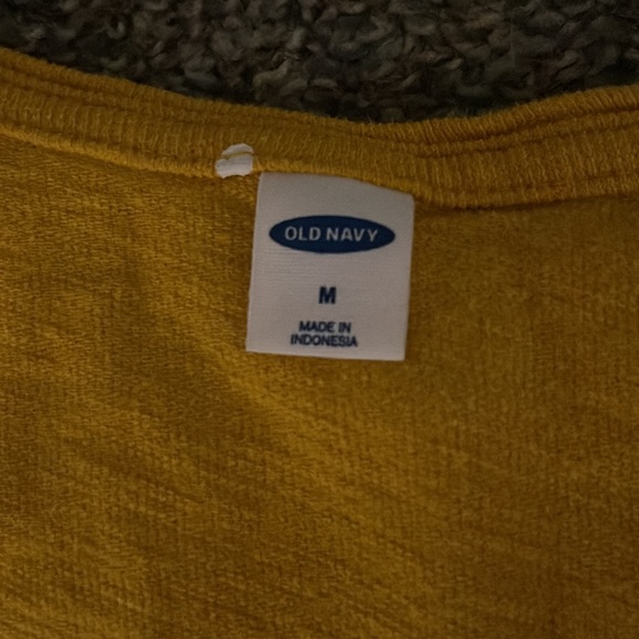 Old navy shirt size medium - Picture 2 of 2